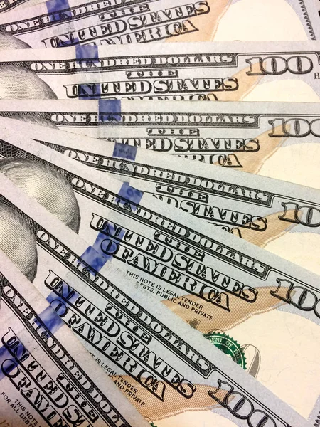 アメリカの100ドル札垂直ファンアウト — ストック写真
