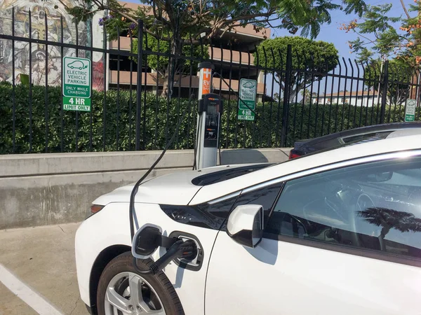 Carga de vehículos eléctricos — Foto de Stock