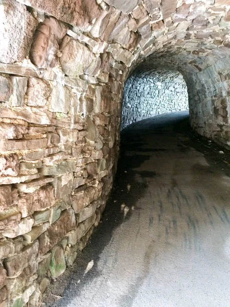 Antiguo túnel de piedra —  Fotos de Stock