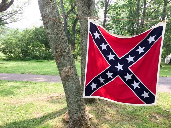 Bandeira confederada de reconstituição da guerra civil americana — Fotografia de Stock