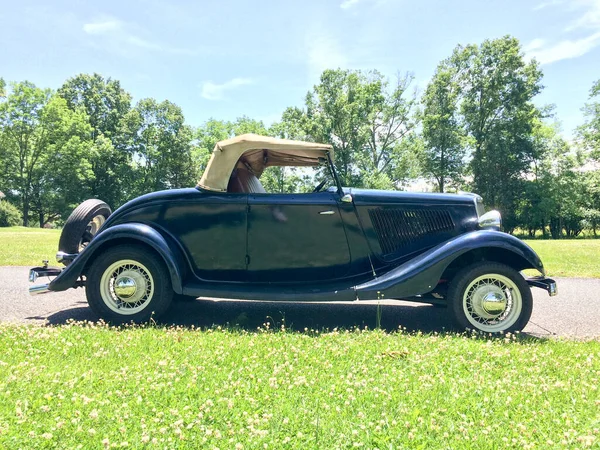 1934 Ford Roadster cabriolet rumble sedile auto d'epoca — Foto Stock