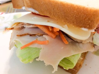 Taze hindili sandviç.