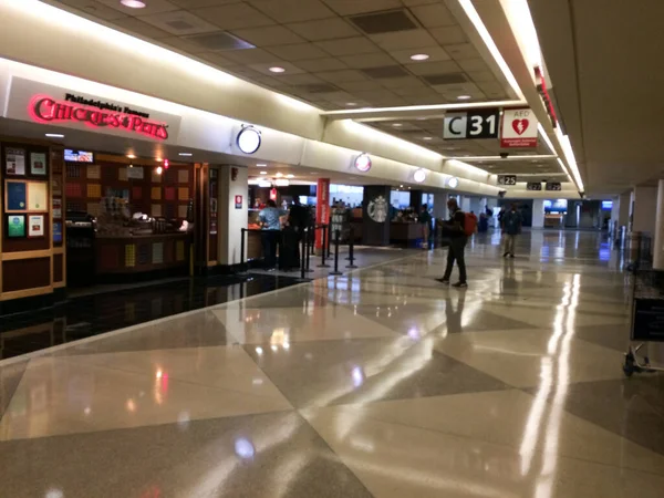 Airport terminal shopping and restaurant hall shiny reflective floor — Stock Photo, Image