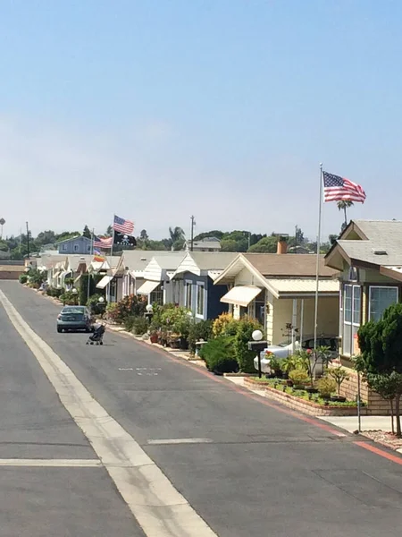 Trailer park mobil-homes drapeau américain — Photo
