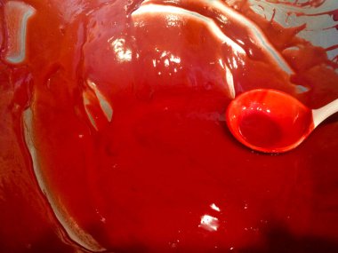 kırmızı kadife kekler modern arkaplanı darmadağın eder