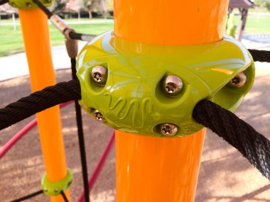 Oyun parkı ekipman gölgesi ve ipler