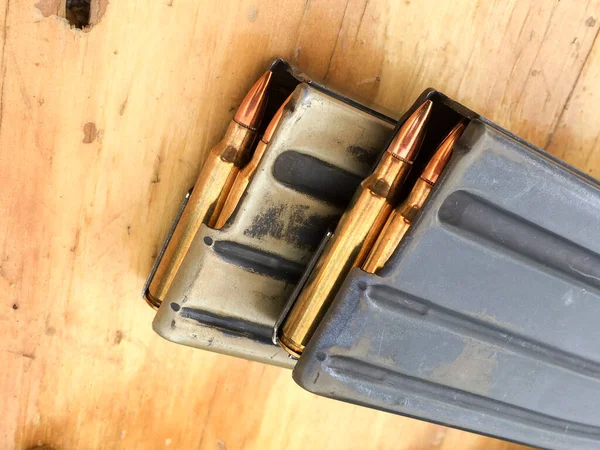 Bullets .223 brass 5.56 caliber ammo loaded magazine for AR 15 rifle — Stock Photo, Image