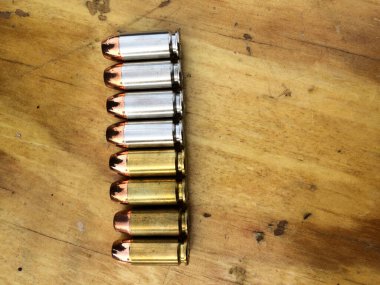 40 kalibrelik mermiler. Smith ve Wesson Speer Winshester. Tabanca için.