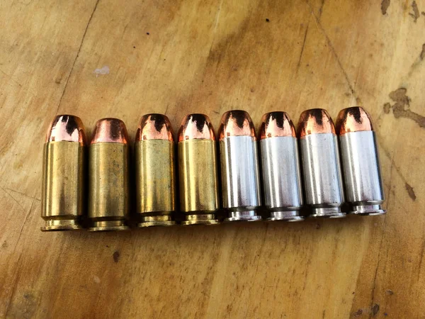 Balles 40 calibre .40 forgeron et wesson speer winshester pour arme de poing — Photo