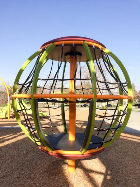 Equipamento de parque infantil sombra e cordas — Fotografia de Stock