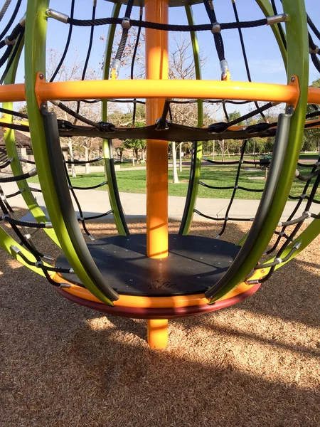 Equipamento de parque infantil sombra e cordas — Fotografia de Stock