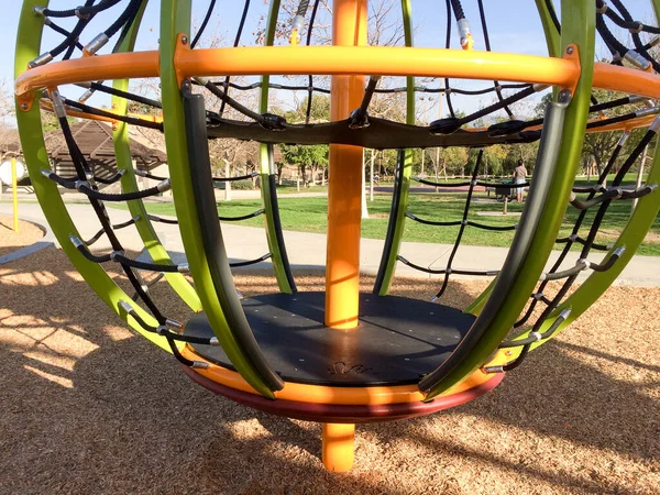 Equipamento de parque infantil sombra e cordas — Fotografia de Stock