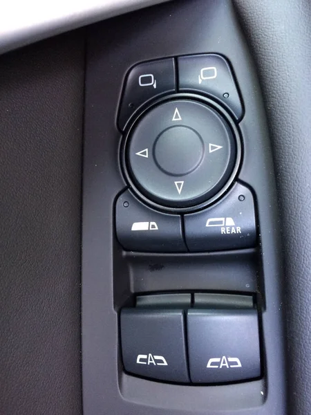 Janela de energia elétrica e botões de espelho no carro — Fotografia de Stock