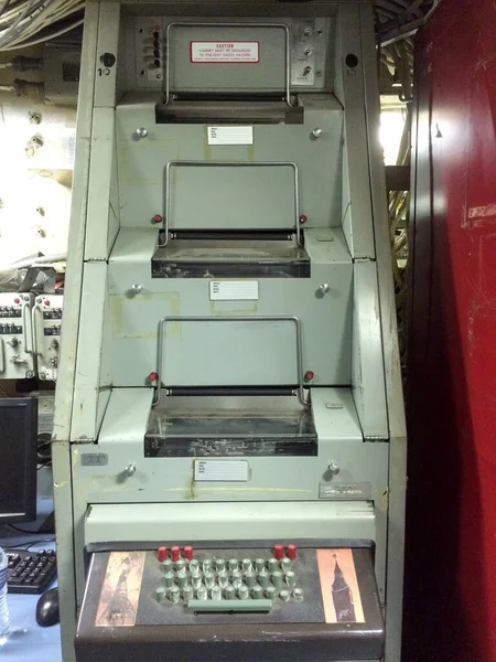 Máquina de escribir vintage impresora teletype telefax comunicaciones equipo militar —  Fotos de Stock