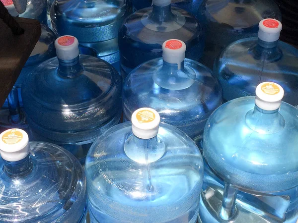 Five 5 gallon water bottles full and empty blue plastic dry and condensation — Stock Photo, Image