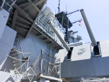 Uzun menzilli donanma silahları ve taretler.