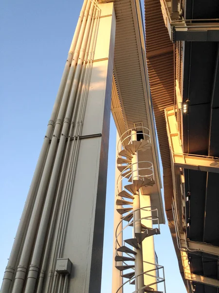 Estrutura de torre de aço no estádio de beisebol fundo geométrico — Fotografia de Stock