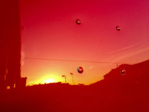 Schöne rote Reflexion Sonnenuntergang Sonnenaufgang Hintergrund Metall Nieten — Stockfoto