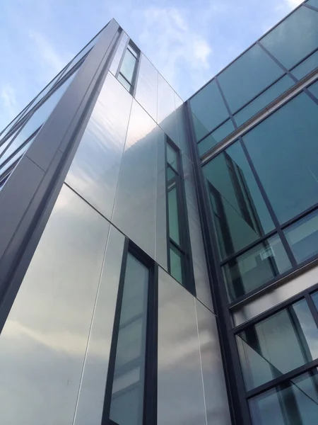 Architecture de bâtiment moderne de verre entrée géométrique fond de conception — Photo