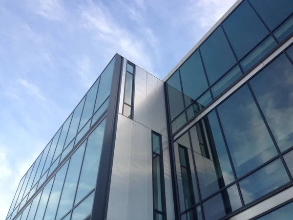 Arquitetura de edifício moderno de vidro — Fotografia de Stock