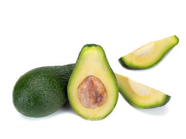 Avokado beyaz bir arkaplanda izole.