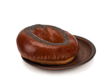 Tabakta taze haşhaşlı ekmek.