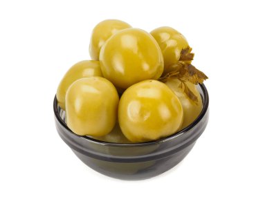 Tabakta yeşil domates turşusu