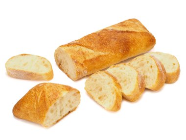 Fransız ekmeği beyaza ayrılmış parçalara ayrılmış.