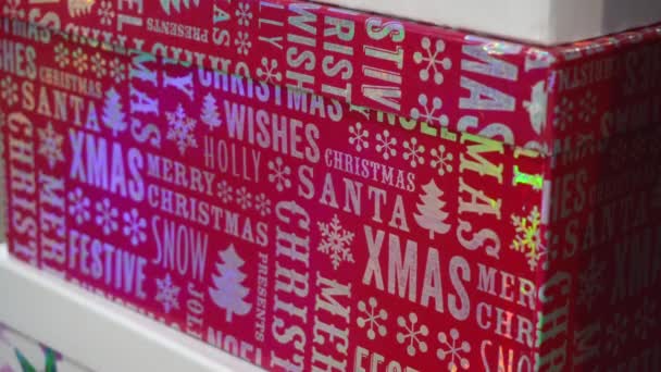 Güzel kırmızı kutu hediye için etiketleri — Stok video