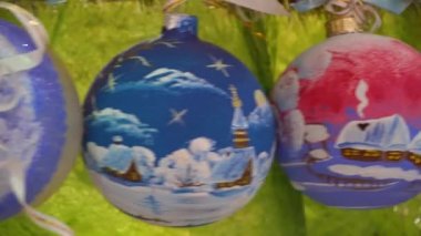 El yapımı Noel topları iplik