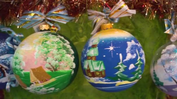 Brinquedos artesanal árvore de Natal Spinning — Vídeo de Stock