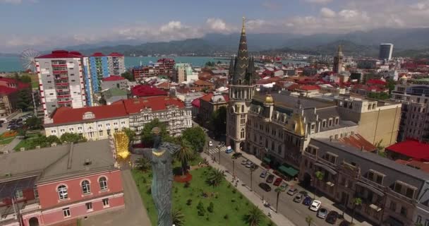 Şehir Bird's-Eye View ile deniz kenarında — Stok video
