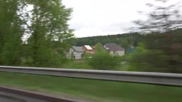 Autostrada z okna samochodu w ruchu — Wideo stockowe
