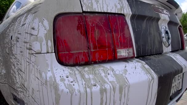 Coche en el barro — Vídeos de Stock