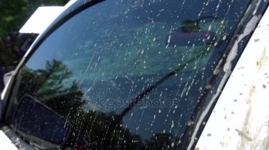 Çamur arabanın üstüne damla