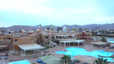 Yukarıdan bir Yüzme Havuzu manzaralı otel