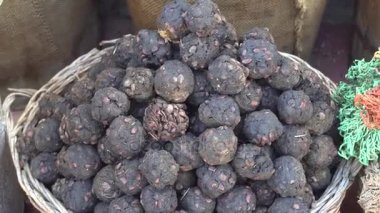 Baharat pazarında ekranda