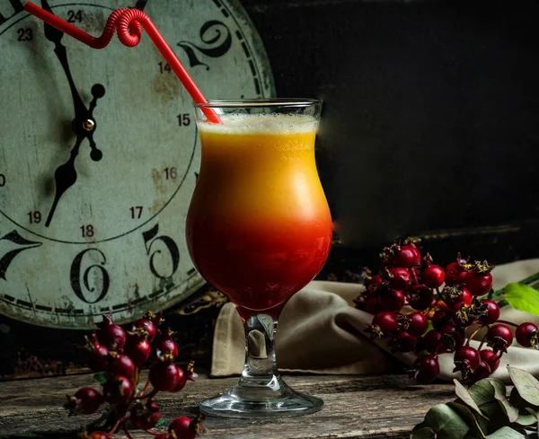 Tropical cocktail, clock and berries — Stock Photo, Image