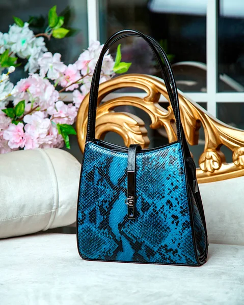 Woman handbag with blue snake skin print and black leather — Stock Photo, Image