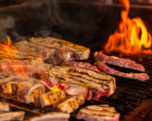 Raw meat cooked on grill — Stock Photo, Image