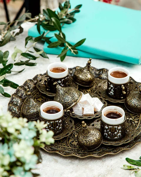 Тюркский кофейный набор с lokums — стоковое фото