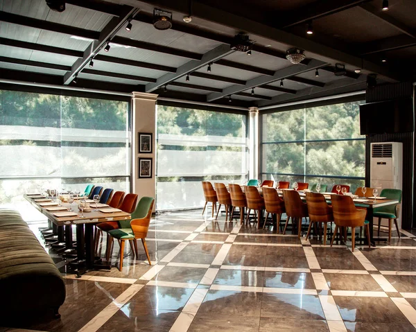 Restaurant with a beautiful view of the forest — Stock Photo, Image