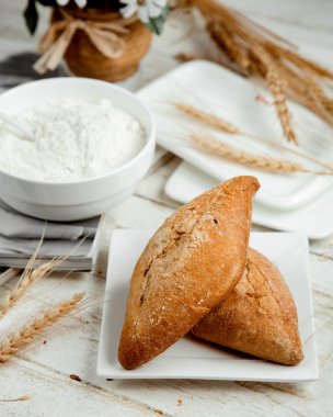 Ekşi krema ve buğday dallı fırın.