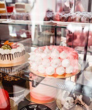 kek kurabiyeleri ve tatlılar ile pasta gösterisi