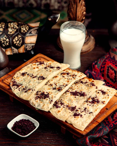 Qutabs with sumakh and ayran — Stock Photo, Image