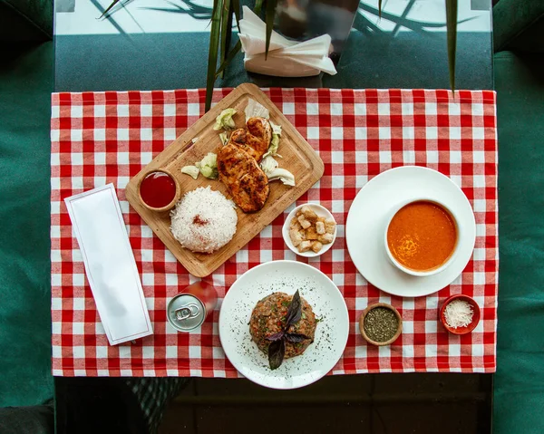 Makan siang bisnis di atas meja — Stok Foto