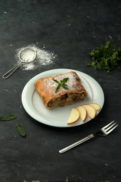 Pastel de manzana en la vista superior de la mesa — Foto de Stock