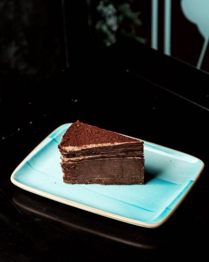 Çoklu çikolatalı tatlı.