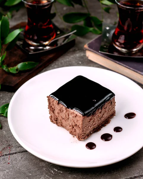 Dessert mit Schokoladensirup — Stockfoto