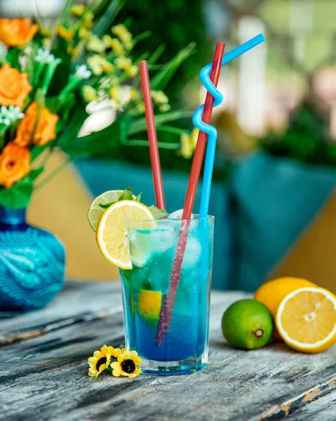 Blue cocktail glass with lime and lemon — Stock Photo, Image